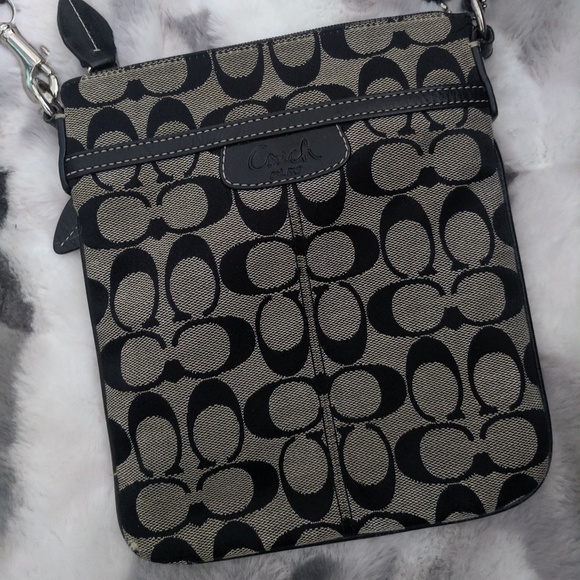 Coach crossbody purse - Picture 2 of 6